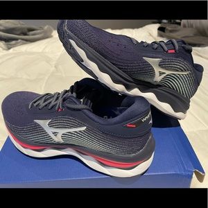 Mizuno Wave Sky 5